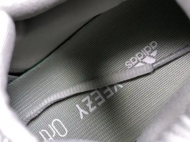 v2 Yeezy Adidas Salt 700 Boost EG7487 0704